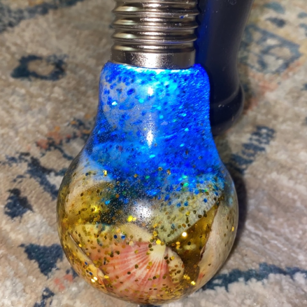 Light up resin lightbulbs